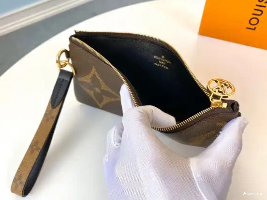 MONOGRAM POUCH LOUIS VUITTON 0517